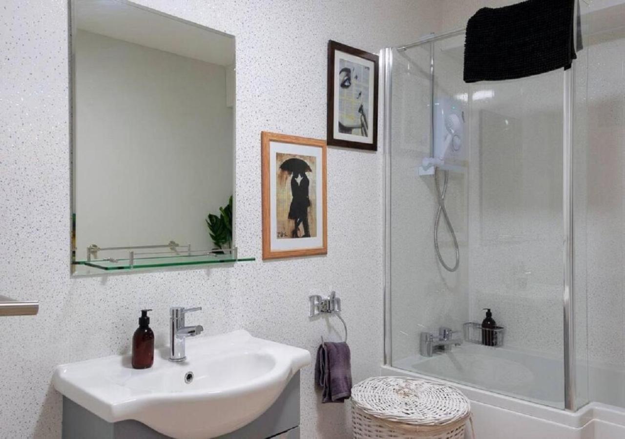 Pelican-Stylish 2-Bed Apartment Close To Beach & Town Scarborough Exterior foto