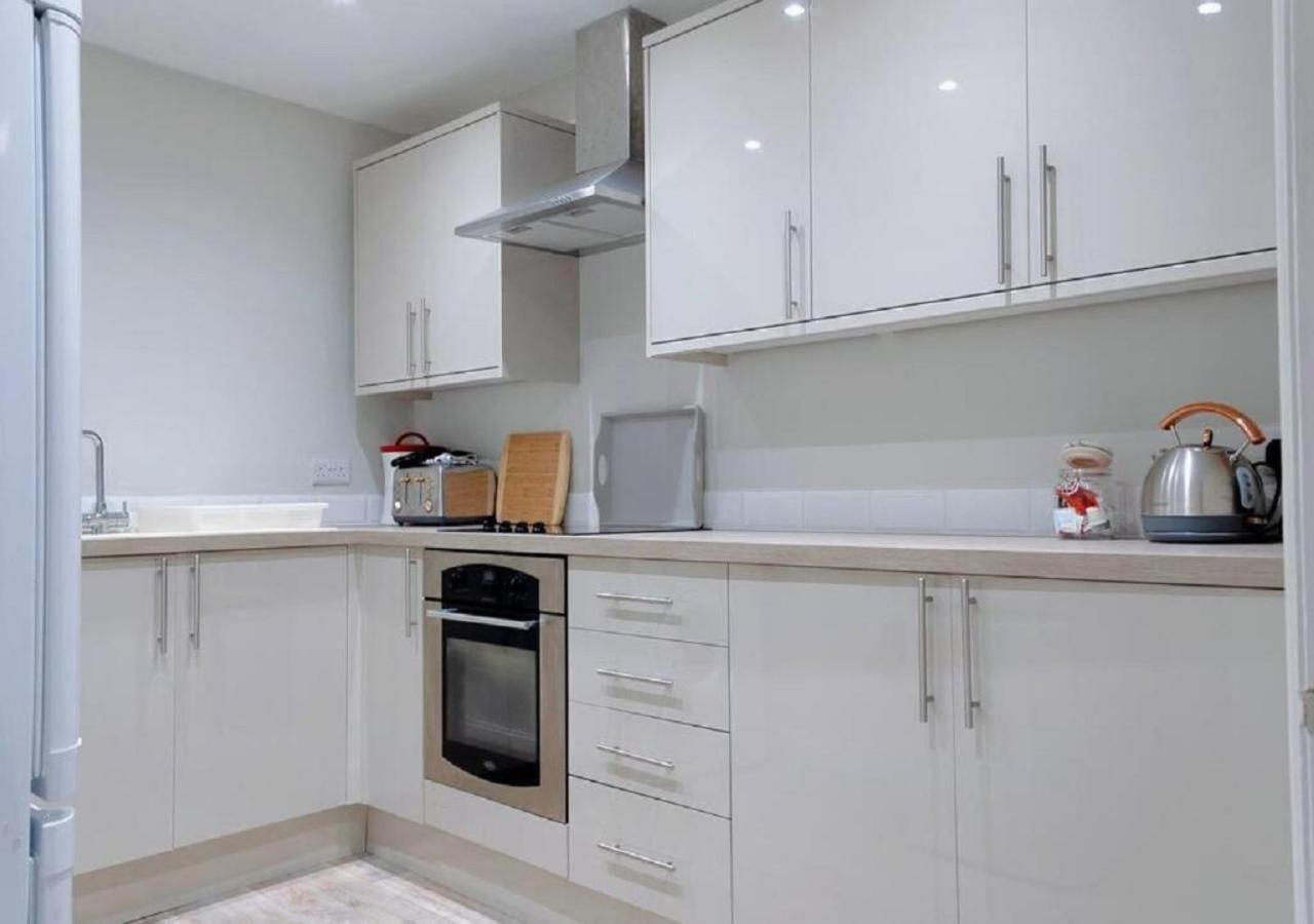 Pelican-Stylish 2-Bed Apartment Close To Beach & Town Scarborough Exterior foto