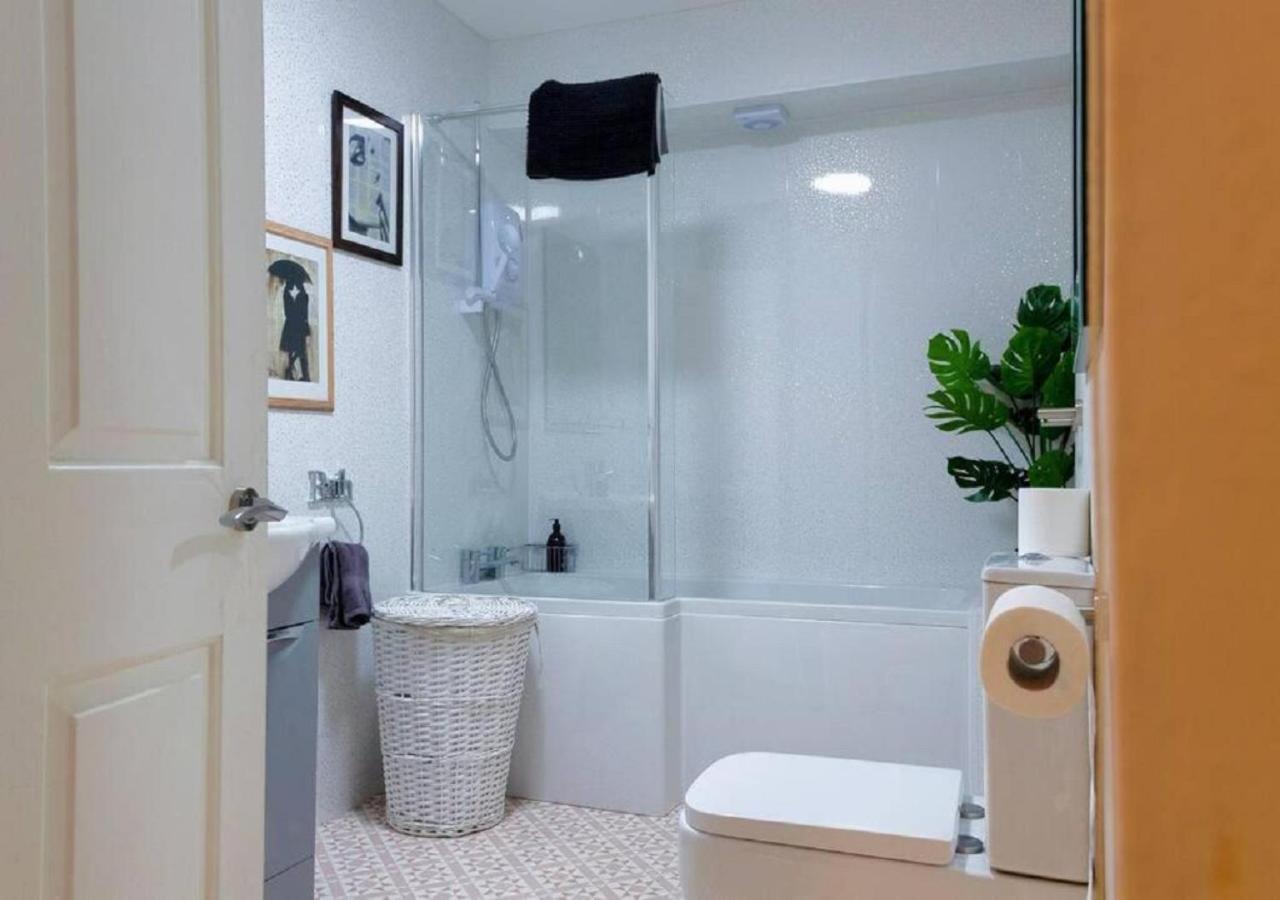 Pelican-Stylish 2-Bed Apartment Close To Beach & Town Scarborough Exterior foto