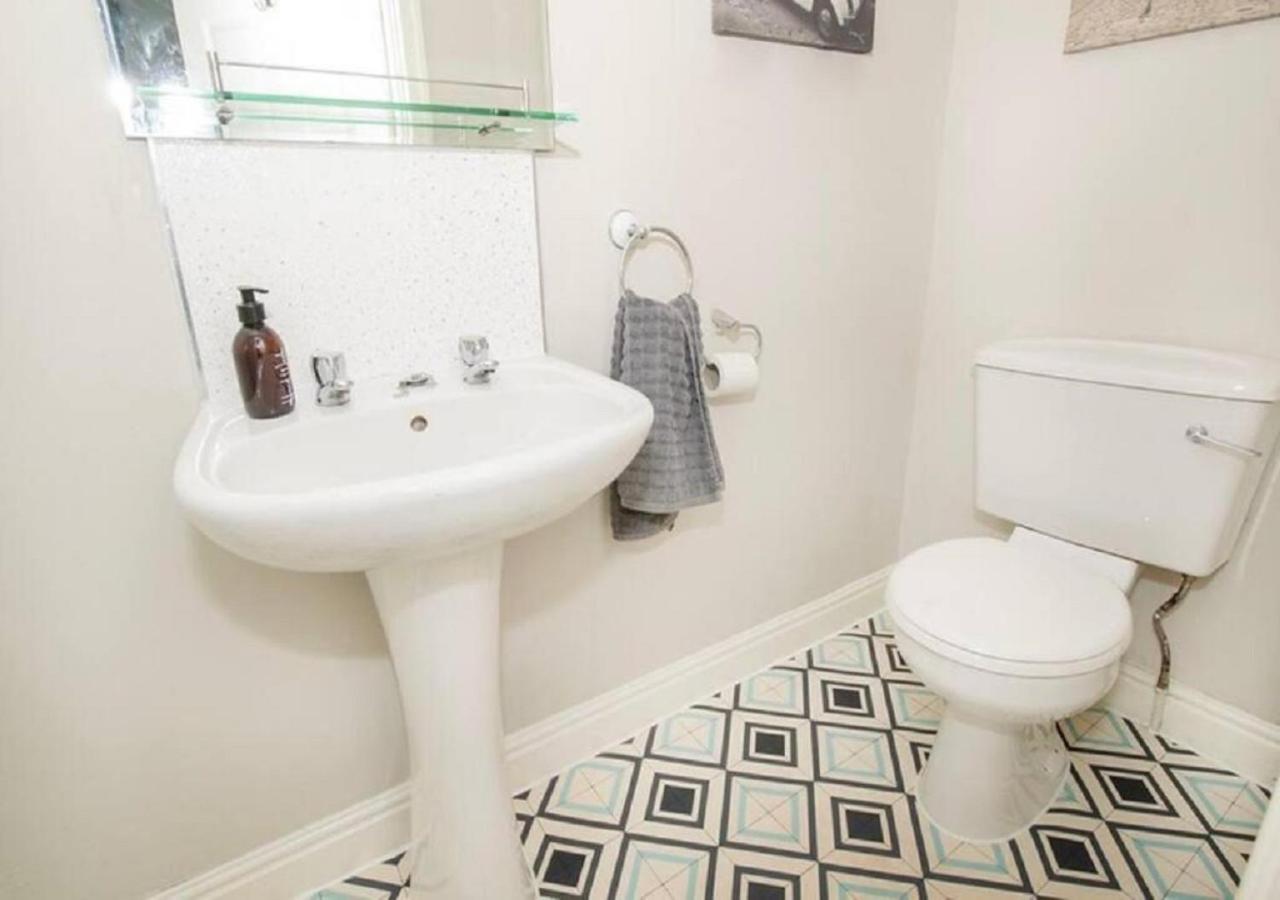 Pelican-Stylish 2-Bed Apartment Close To Beach & Town Scarborough Exterior foto