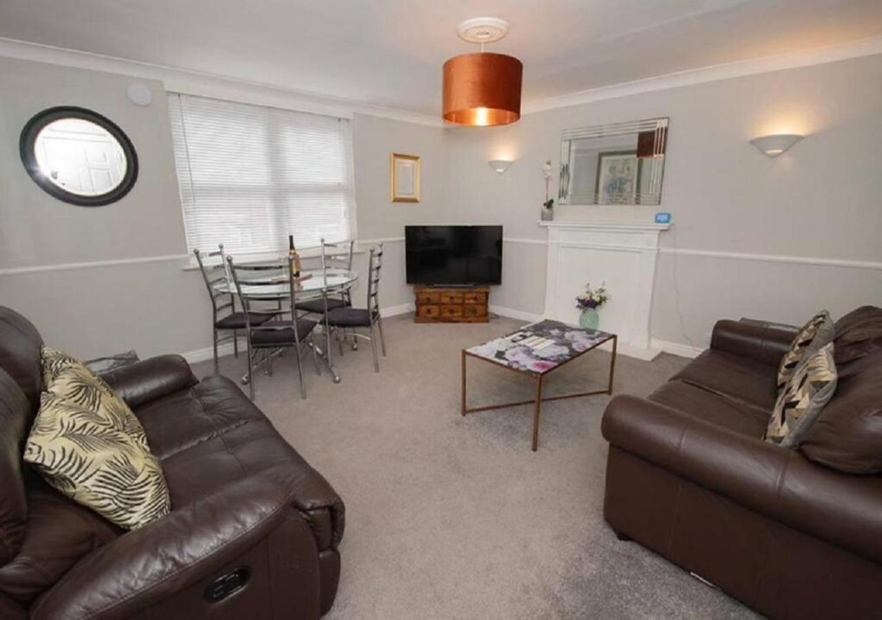 Pelican-Stylish 2-Bed Apartment Close To Beach & Town Scarborough Exterior foto