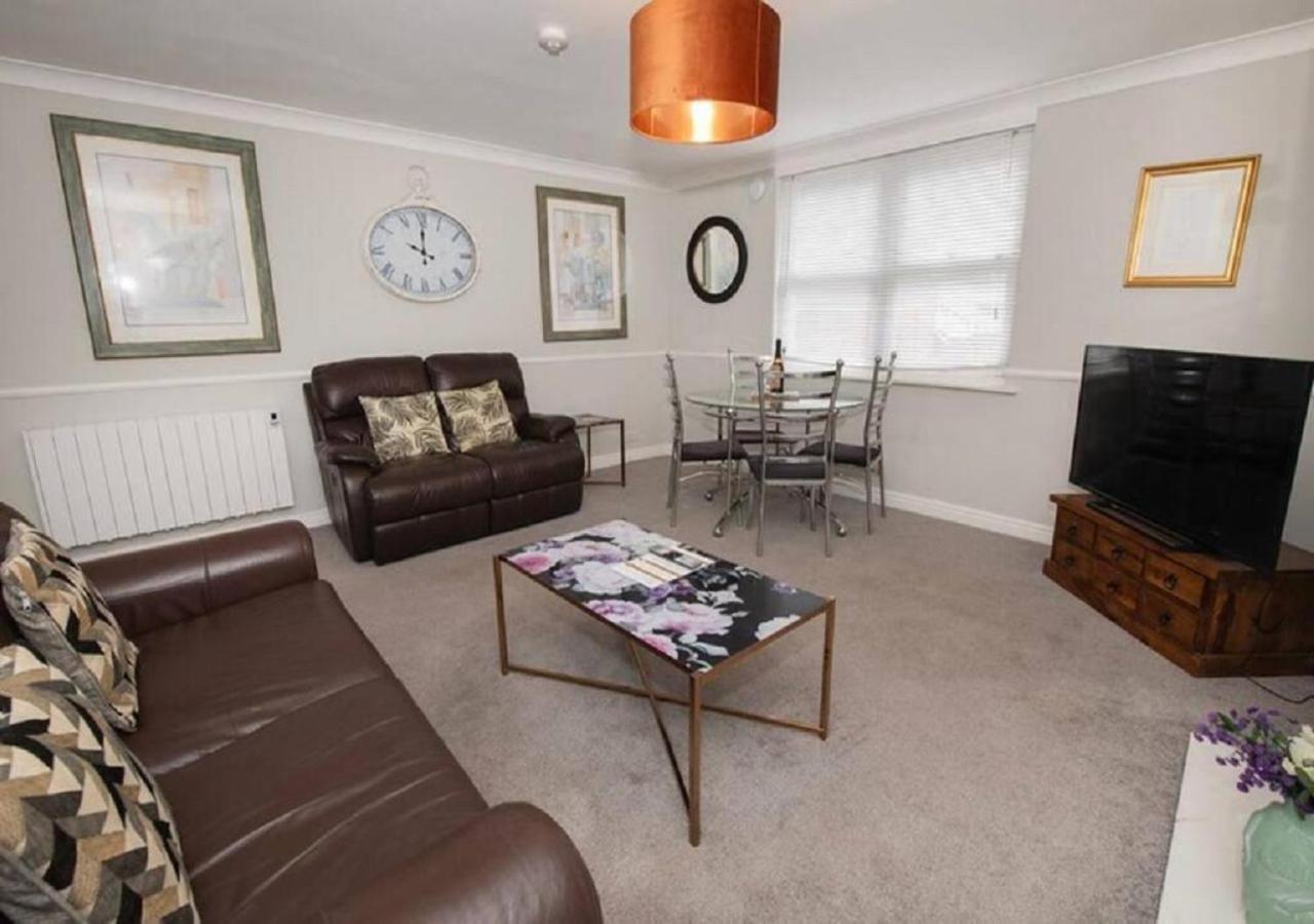 Pelican-Stylish 2-Bed Apartment Close To Beach & Town Scarborough Exterior foto